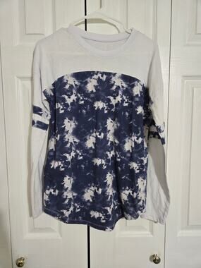 Flirtitude xs women's long sleeve blue and white tie-dye top
